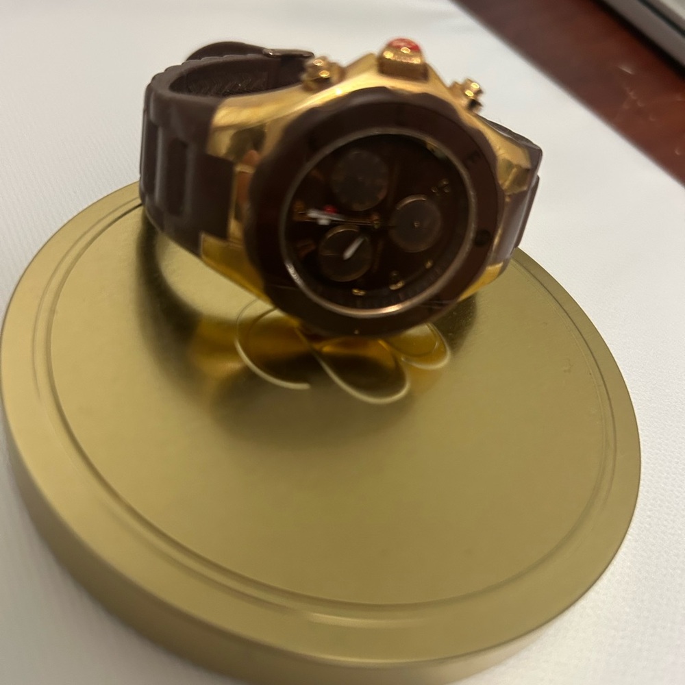 Elegant Gold and Brown Timepiece